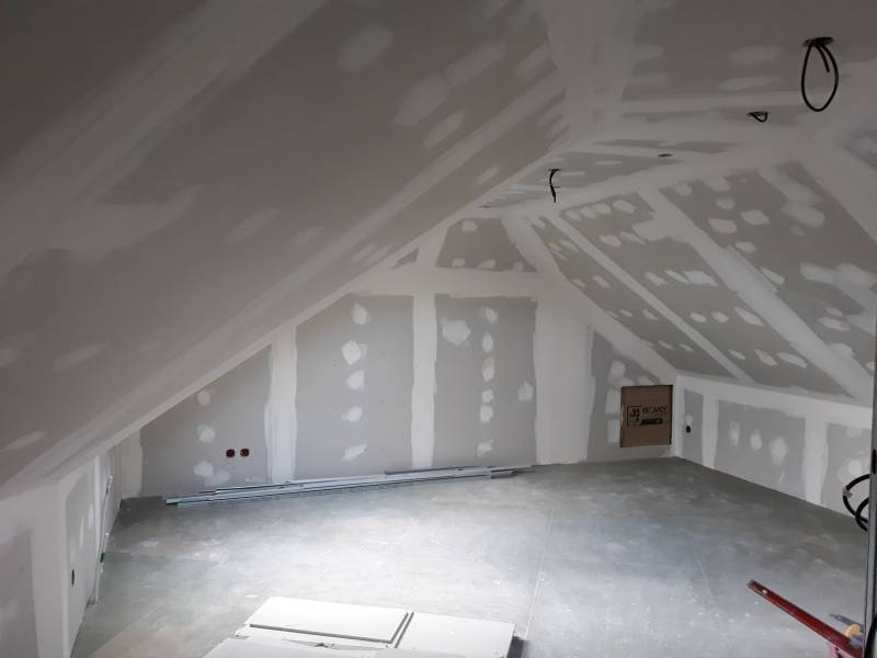 Isolation placo sous rampant, pose cloisons et portes intérieures Fécamp : aménagement complet des combles d'une maison