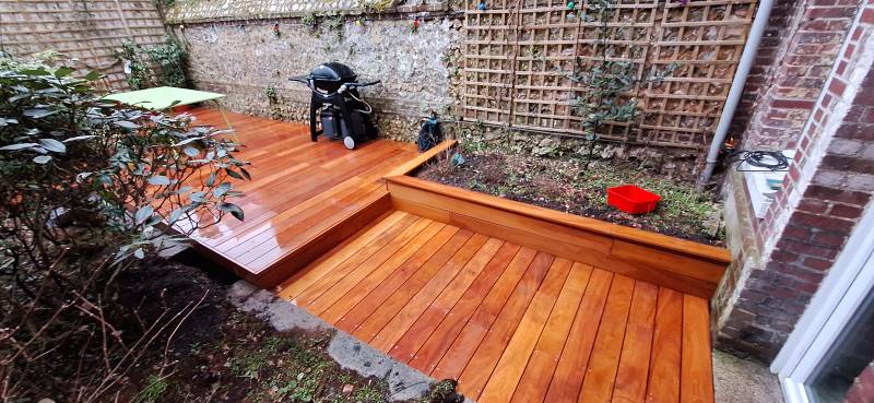 Réalisation d'une terrasse bois exotique sur mesure pour une maison de ville 3.00 m x 6.00 m à Yport proche Fécamp