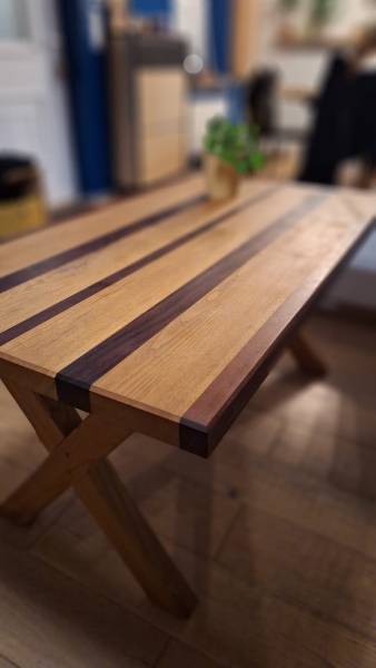 Création d'une table basse avec mélange d'essence de bois Prés de Froberville